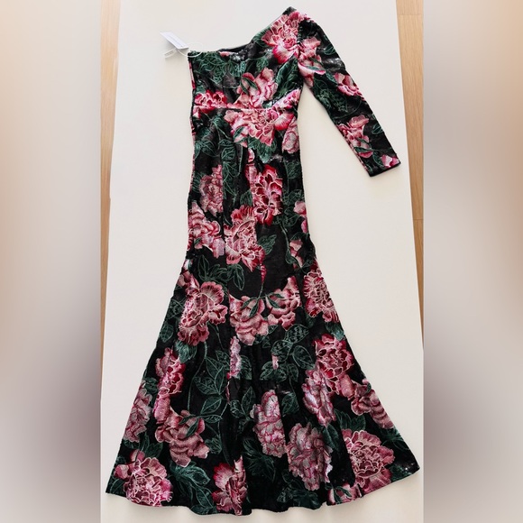 NWT Marchesa Notte One Shoulder Sequin Gown - Size 2 - MSRP $995 - Picture 6 of 9